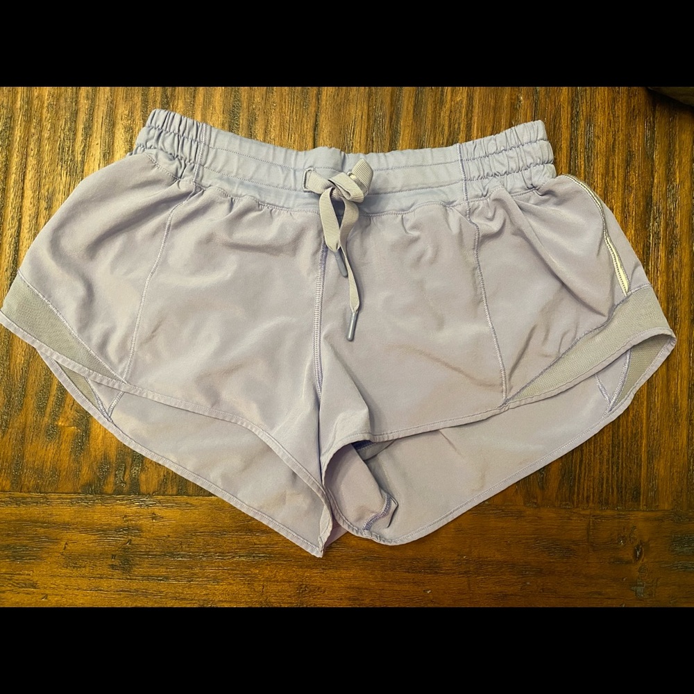 Lululemon Hotty Hot Short II 2.5" Size 8 in Hydrangea Blue
